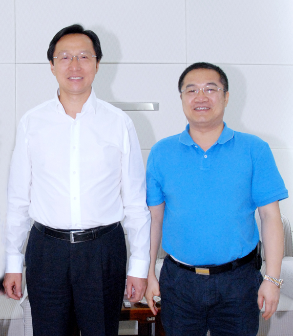12.農業(yè)部部長韓長賦與正邦集團總裁林印孫親切合影.jpg